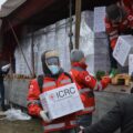 Mednarodni komite Rdečega križa na terenu pomaga prebivalcem Ukrajine. Foto: RKS